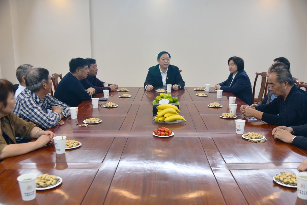 “金秋十月重陽情暖共話發(fā)展座談聚力”(1).jpg